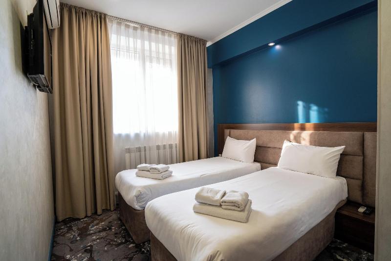 Hotel Mildom Express image