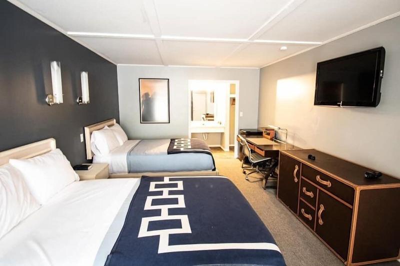 The Grand Motel 3