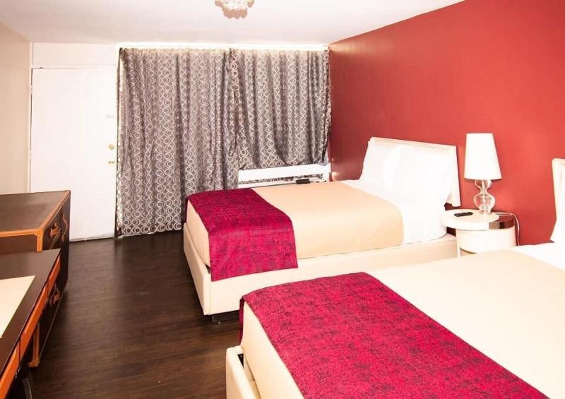 The Grand Motel 5