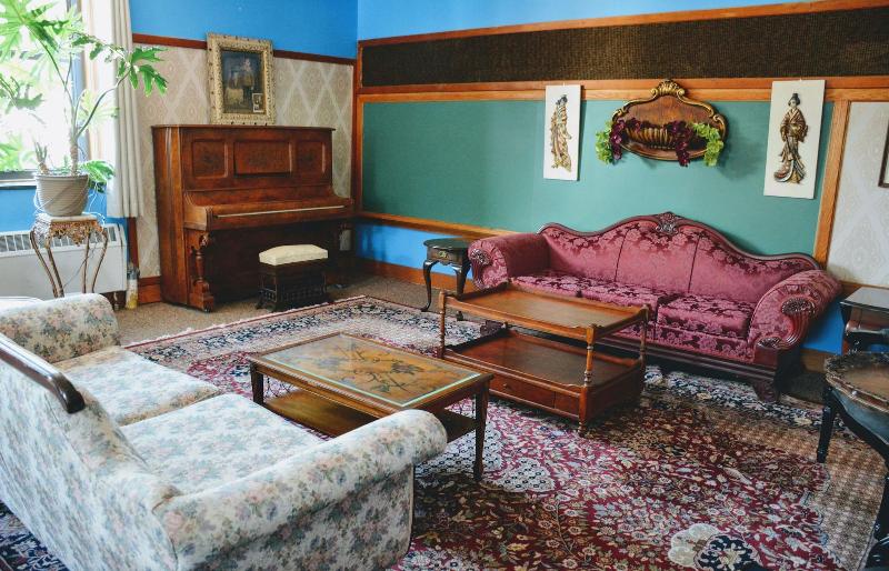 Sherman Inn image