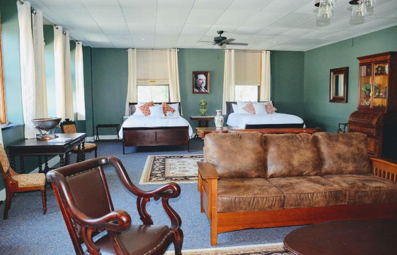 Sherman Inn image