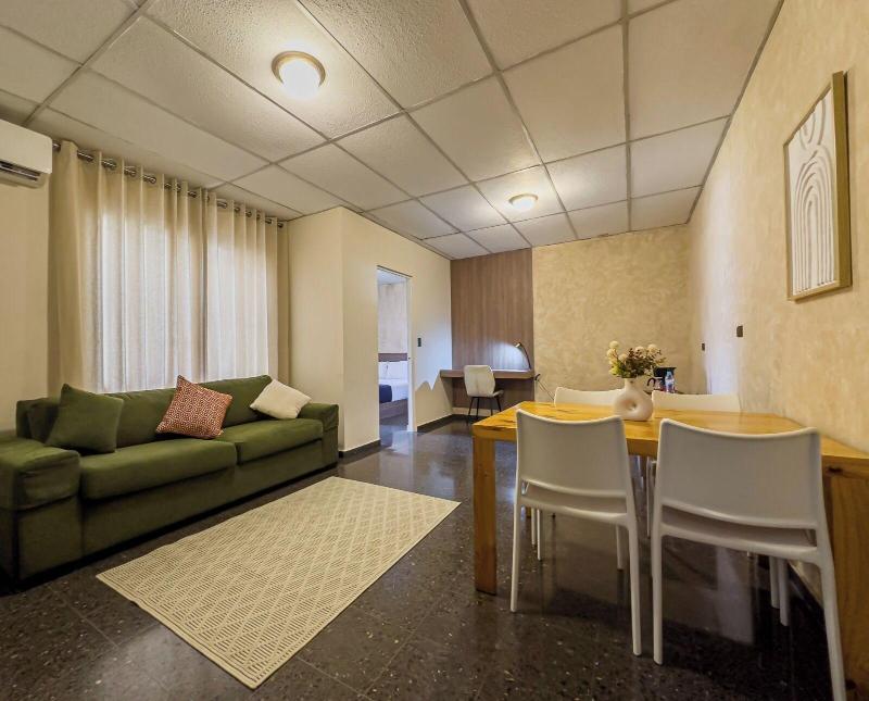 Cardedeu Suites image