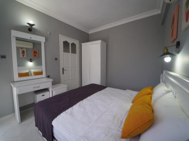 Turtle Apart Hotel image