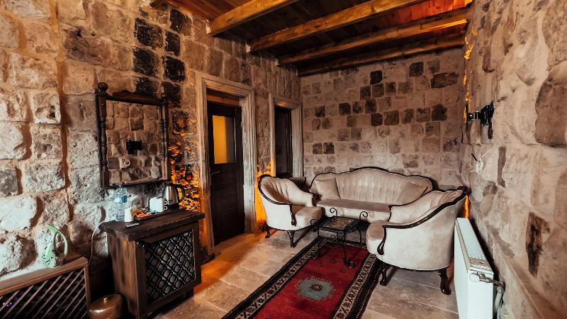 Katapa Stone House image