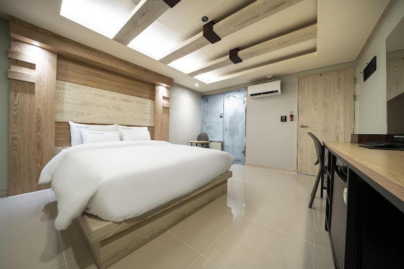 Suwon Haenggungdong Sunstar Motel image