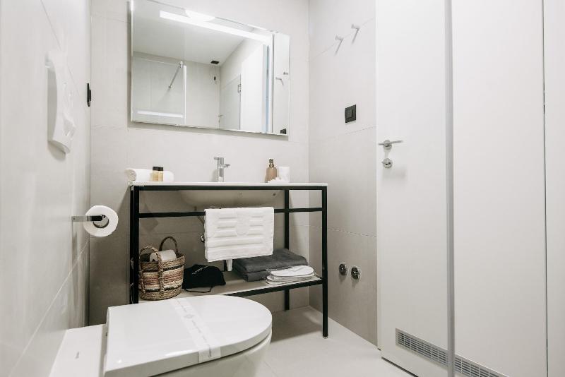 Kala Luxury Rooms By Duhomes image
