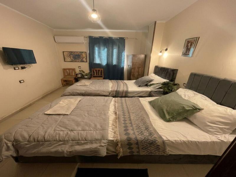 Pyramids Road Guest House image