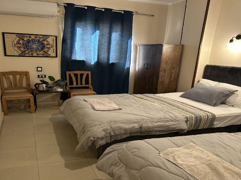 Pyramids Road Guest House image