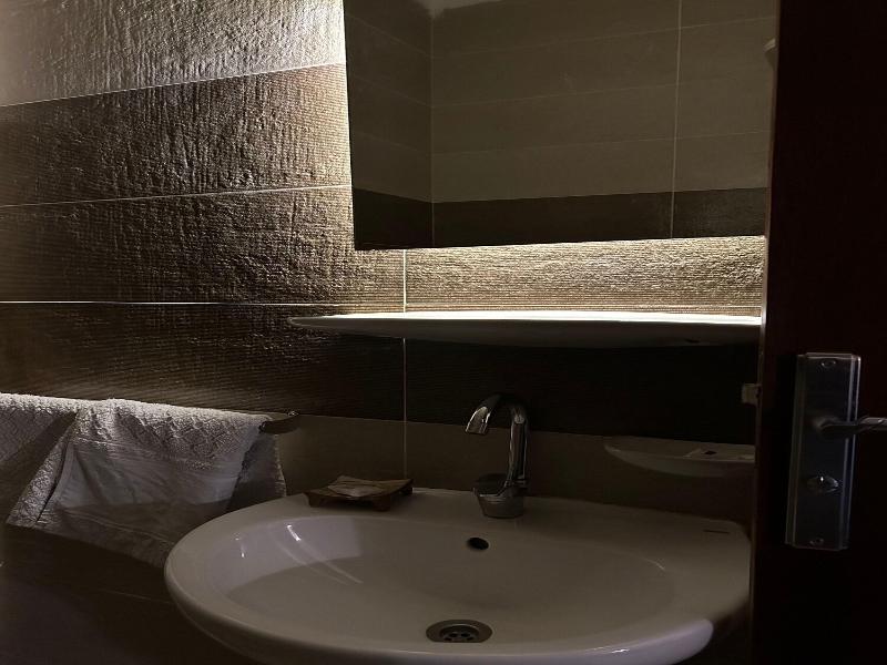 Pyramids Road Guest House image