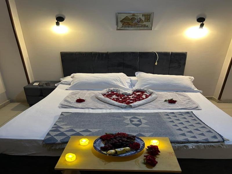 Pyramids Road Guest House image