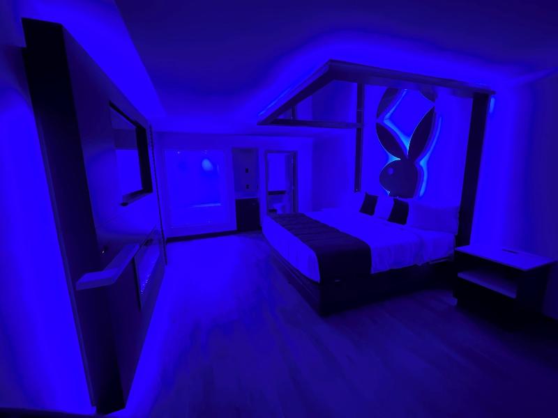 Imperial Suites image