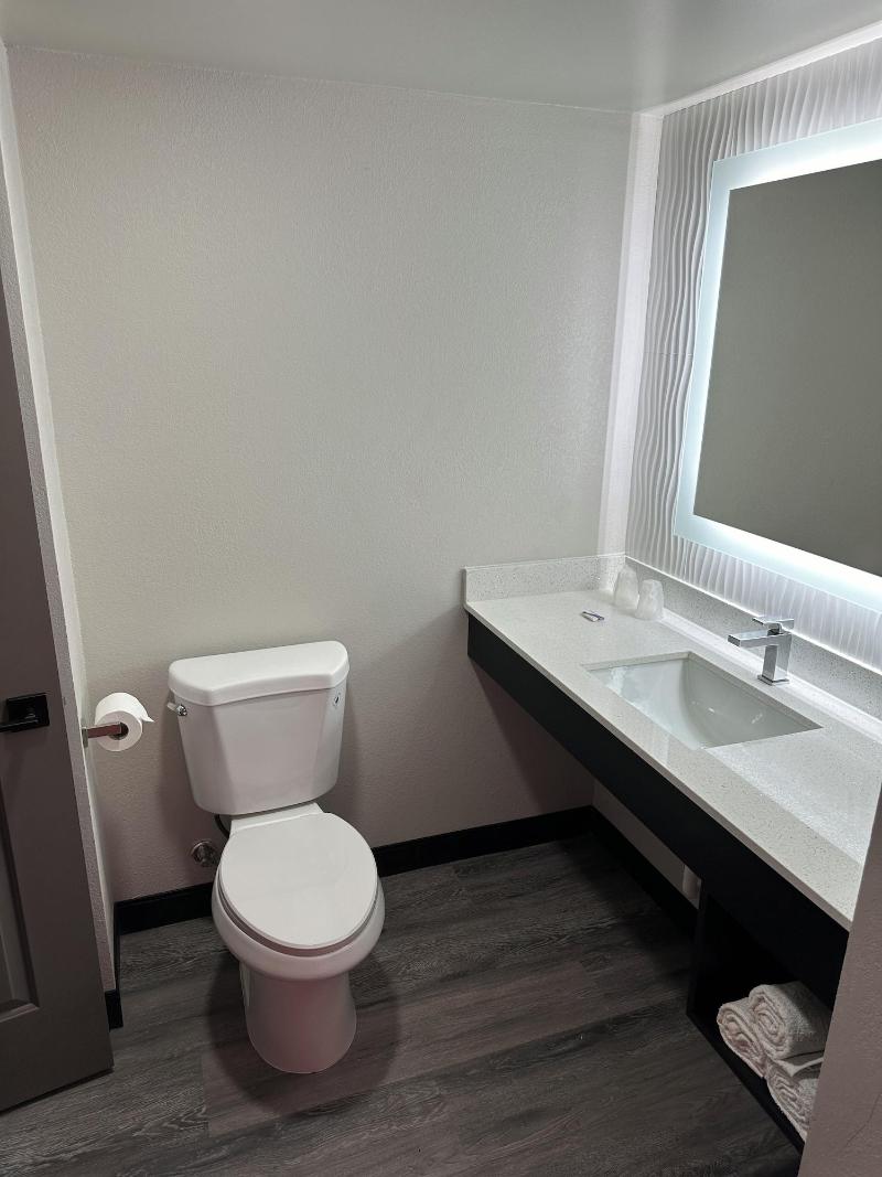 Imperial Suites image