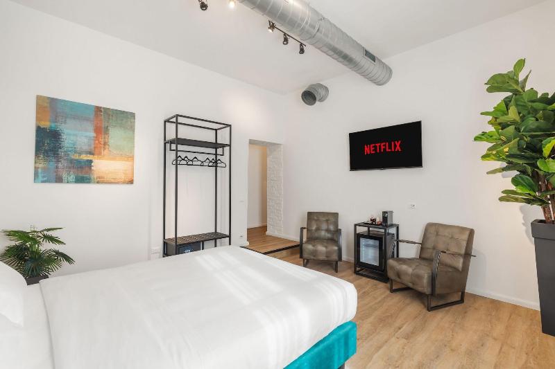 Adelante Rooms image