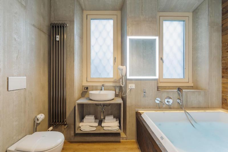 Adelante Rooms image