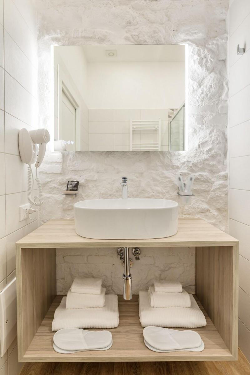 Adelante Rooms image