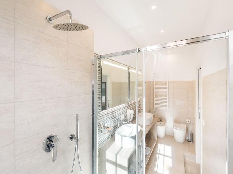 Adelante Rooms image