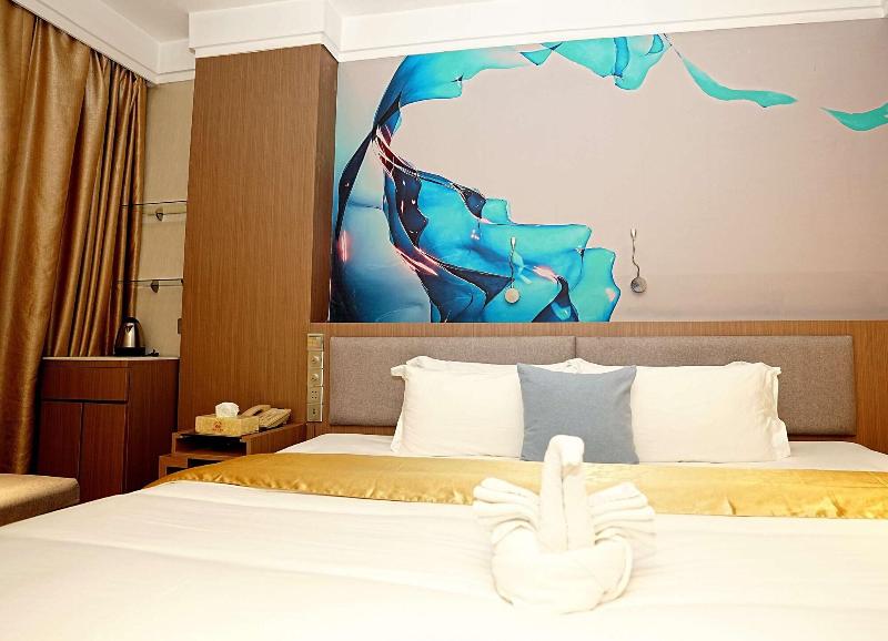 Pristinehotel image