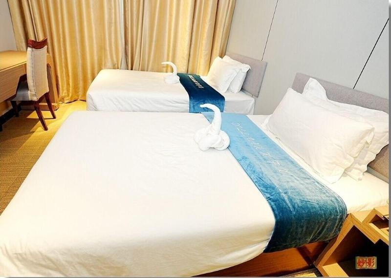 Pristinehotel image