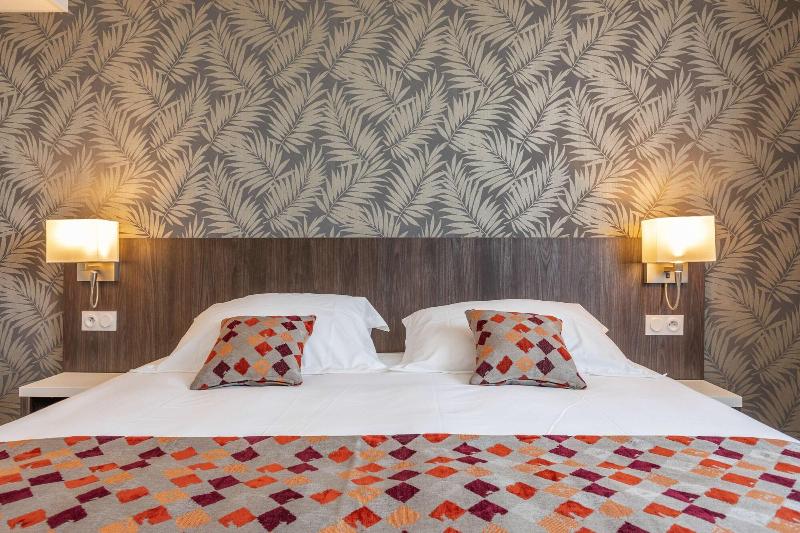 Brit Hotel Hotel De L Hippodrome image