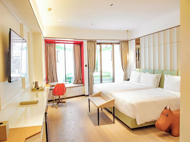 Yoho Treasure Island Hotel image