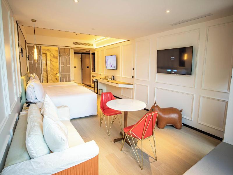 Yoho Treasure Island Hotel image