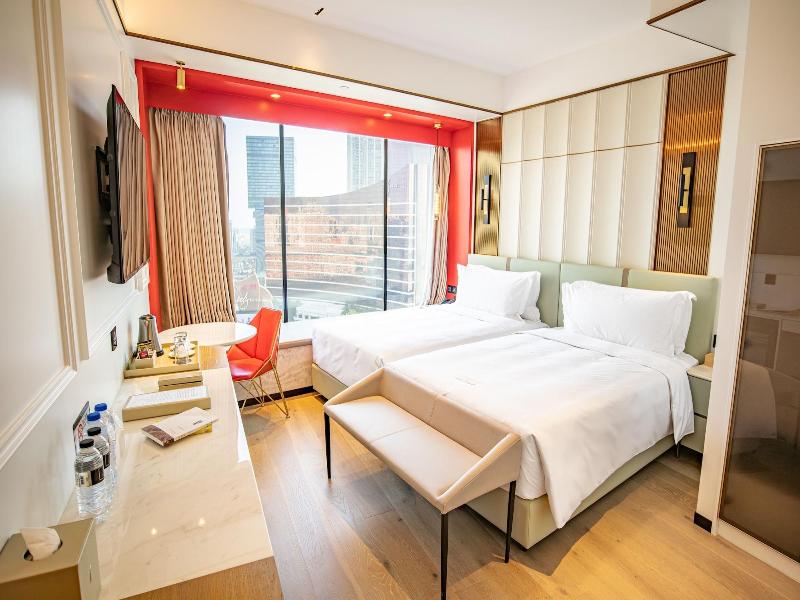 Yoho Treasure Island Hotel image