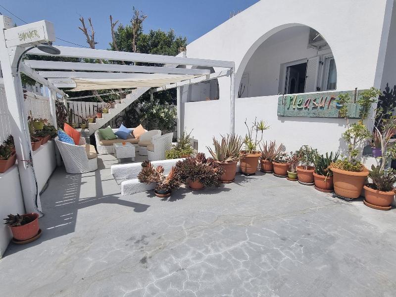 Cycladic Pleasure Houses By The Sea — photo 7