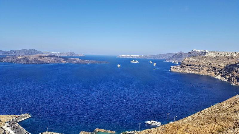 Cycladic Pleasure Houses By The Sea — photo 14