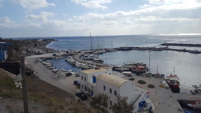 Cycladic Pleasure Houses By The Sea — photo 8
