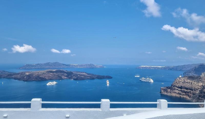 Cycladic Pleasure Houses By The Sea — photo 10