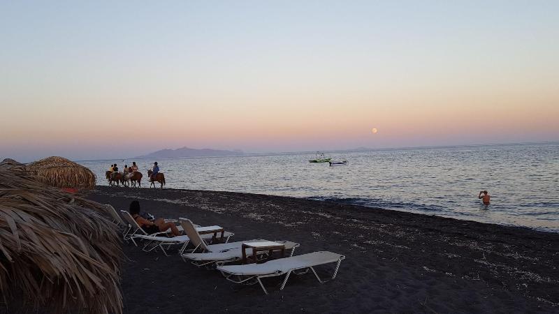 Cycladic Pleasure Houses By The Sea — photo 103