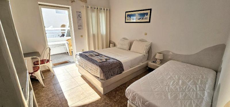 Cycladic Pleasure Houses By The Sea — photo 23
