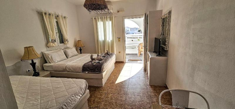 Cycladic Pleasure Houses By The Sea — photo 20