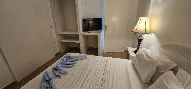 Cycladic Pleasure Houses By The Sea — photo 42