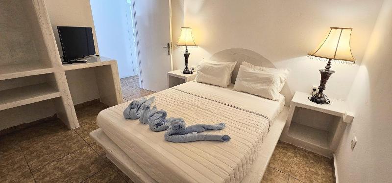 Cycladic Pleasure Houses By The Sea — photo 41