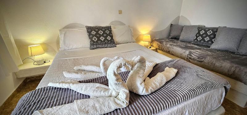 Cycladic Pleasure Houses By The Sea — photo 38