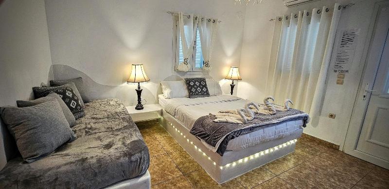 Cycladic Pleasure Houses By The Sea — photo 37