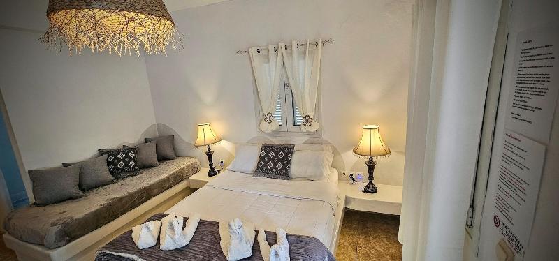 Cycladic Pleasure Houses By The Sea — photo 59