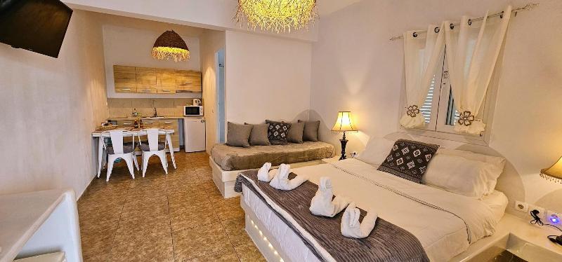 Cycladic Pleasure Houses By The Sea — photo 58