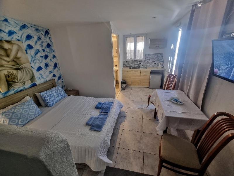 Cycladic Pleasure Houses By The Sea — photo 57