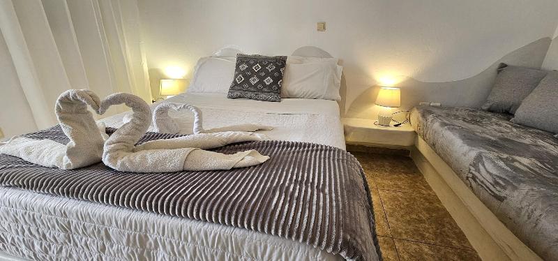 Cycladic Pleasure Houses By The Sea — photo 54