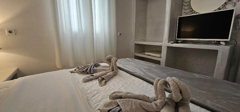 Cycladic Pleasure Houses By The Sea — photo 73