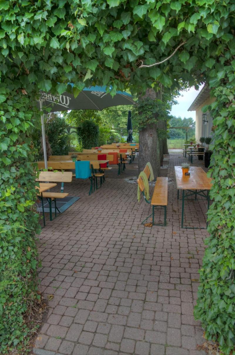 Restaurant Und Pension Zur Nassen Ecke image