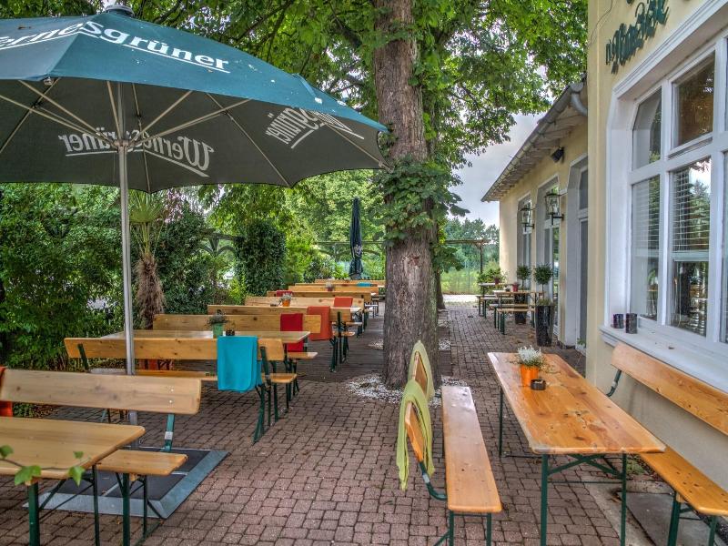 Restaurant Und Pension Zur Nassen Ecke image