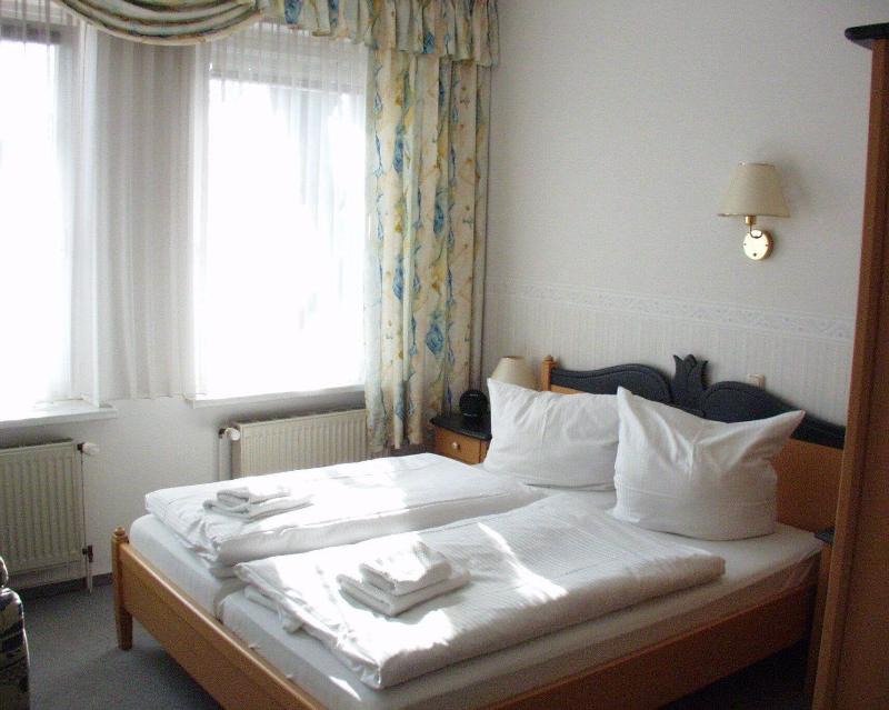 Restaurant Und Pension Zur Nassen Ecke image