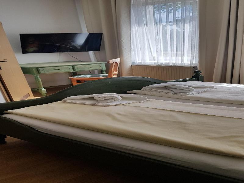 Restaurant Und Pension Zur Nassen Ecke image