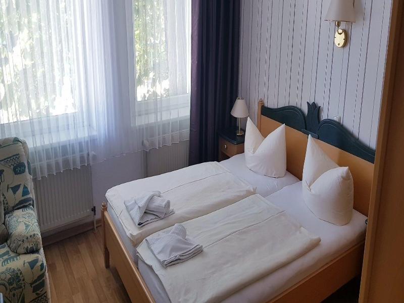 Restaurant Und Pension Zur Nassen Ecke image