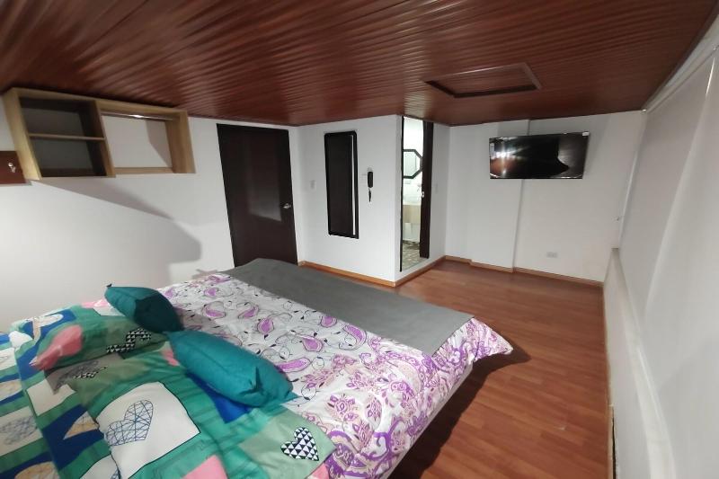 Ayenda Gold House image