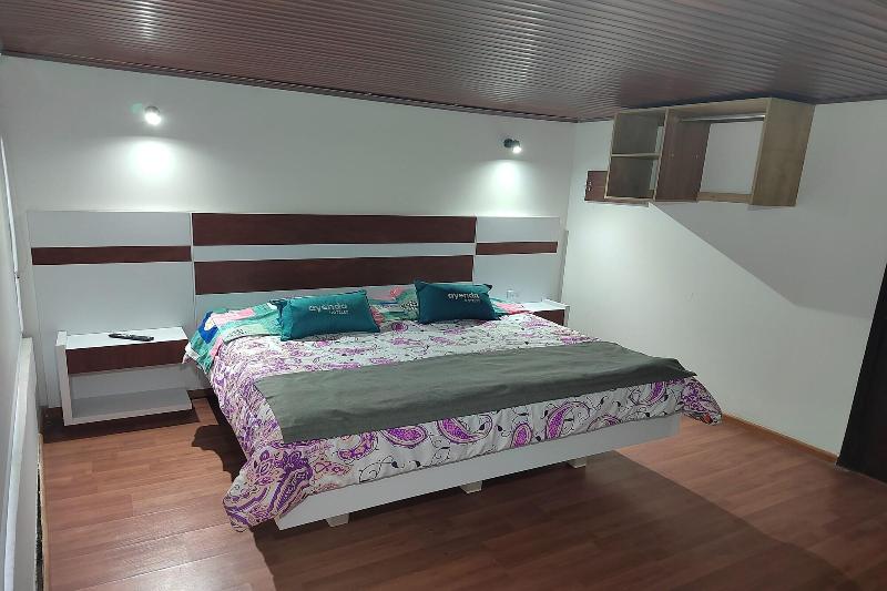 Ayenda Gold House image
