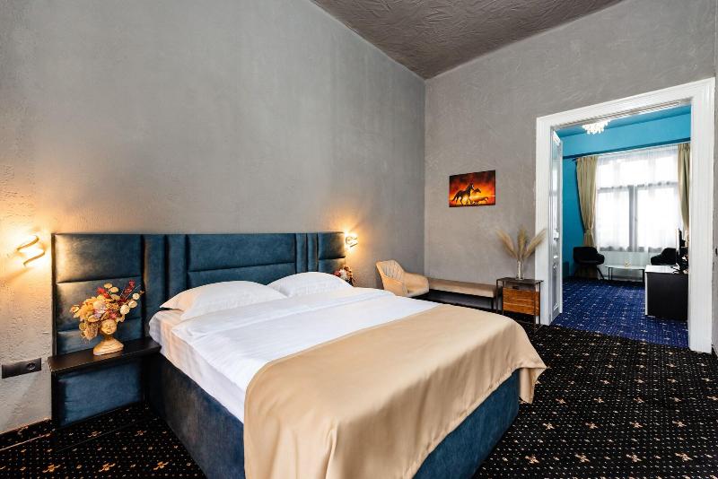 Palace Bulevard image